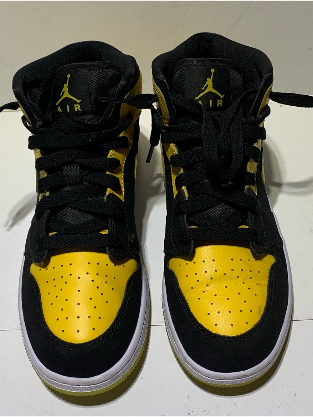 Nike Kids High-Top Sneakers in Black and Yellow used